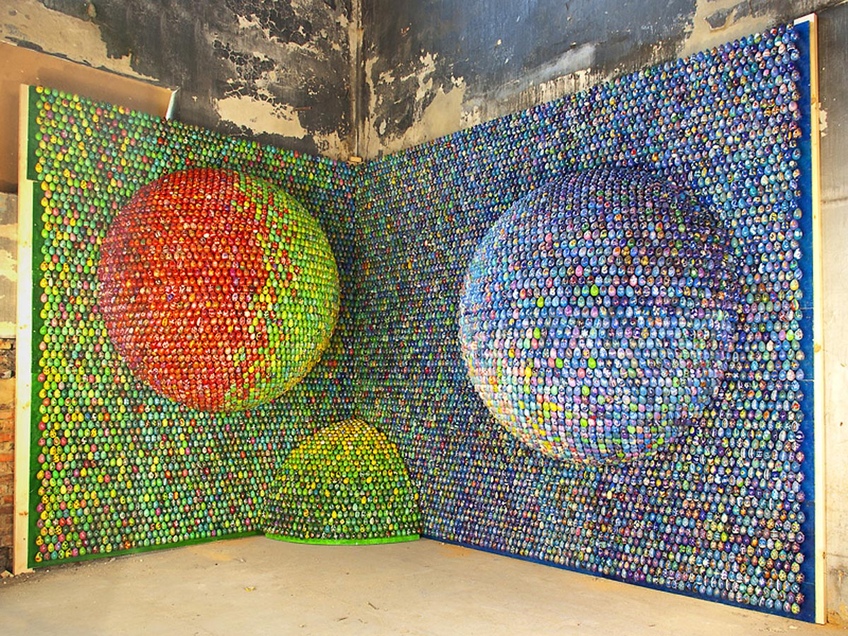 Panel with 2 spheres and a corner